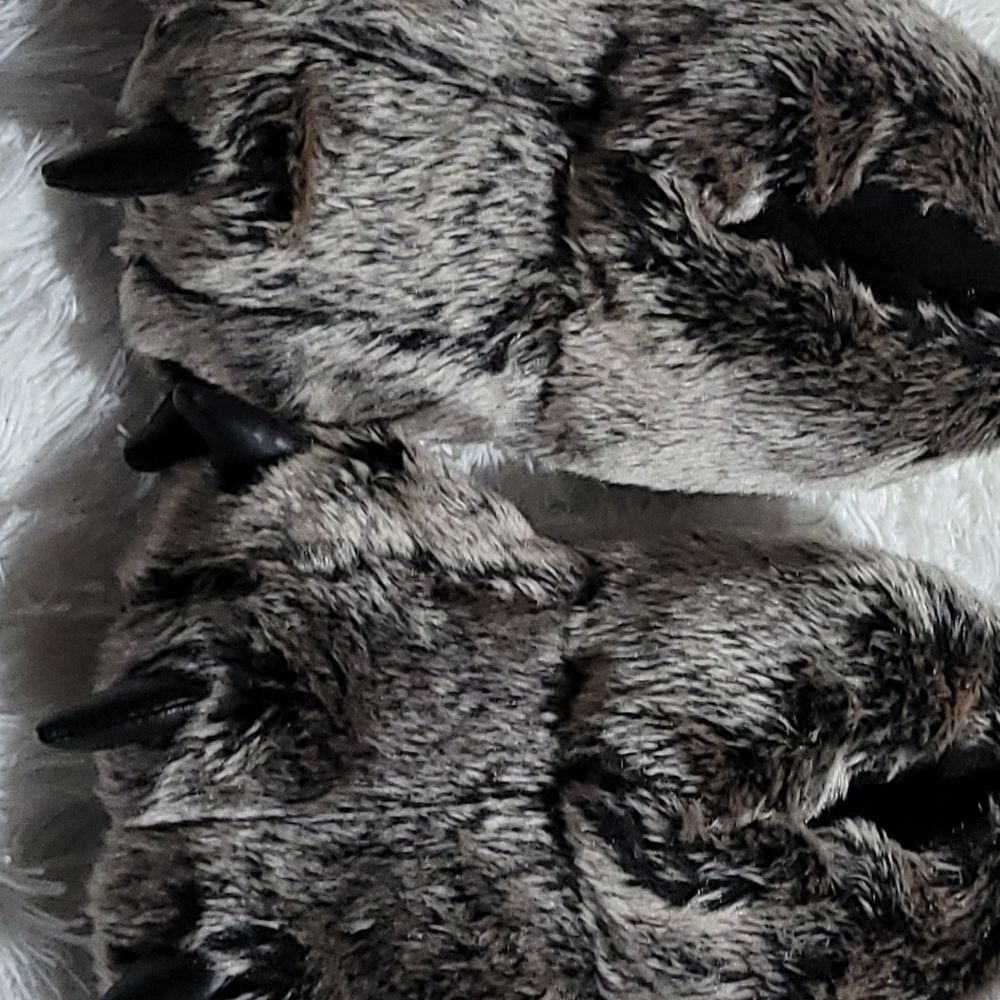 Kids' furry claw slippers